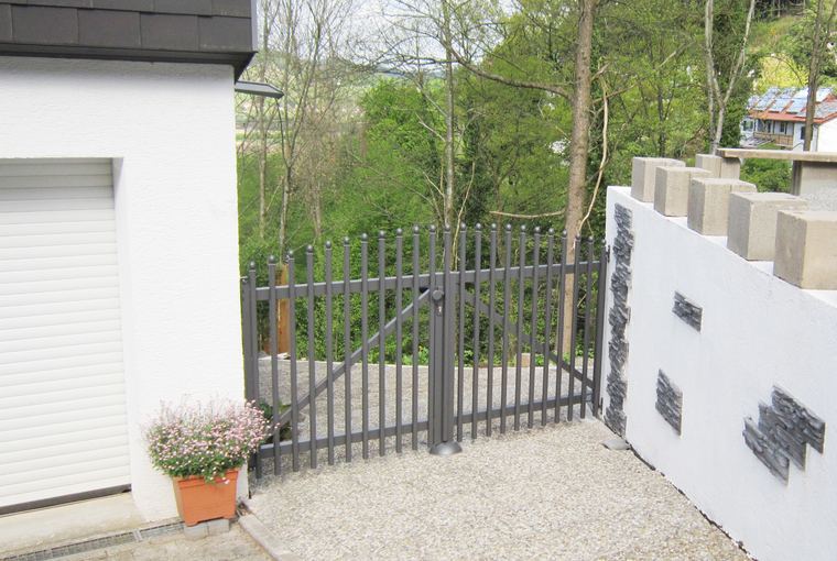 Tor Basel – DB 703, zweiflügelig – Metallbau Schwabauer